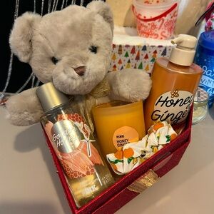 PINK Victoria's Secret Honey Ginger Bath Set with Teddy Bear